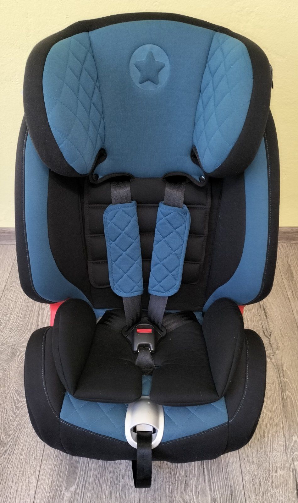 Дитяче автокрісло.  Автокресло детское от 9-36кг Isofix
