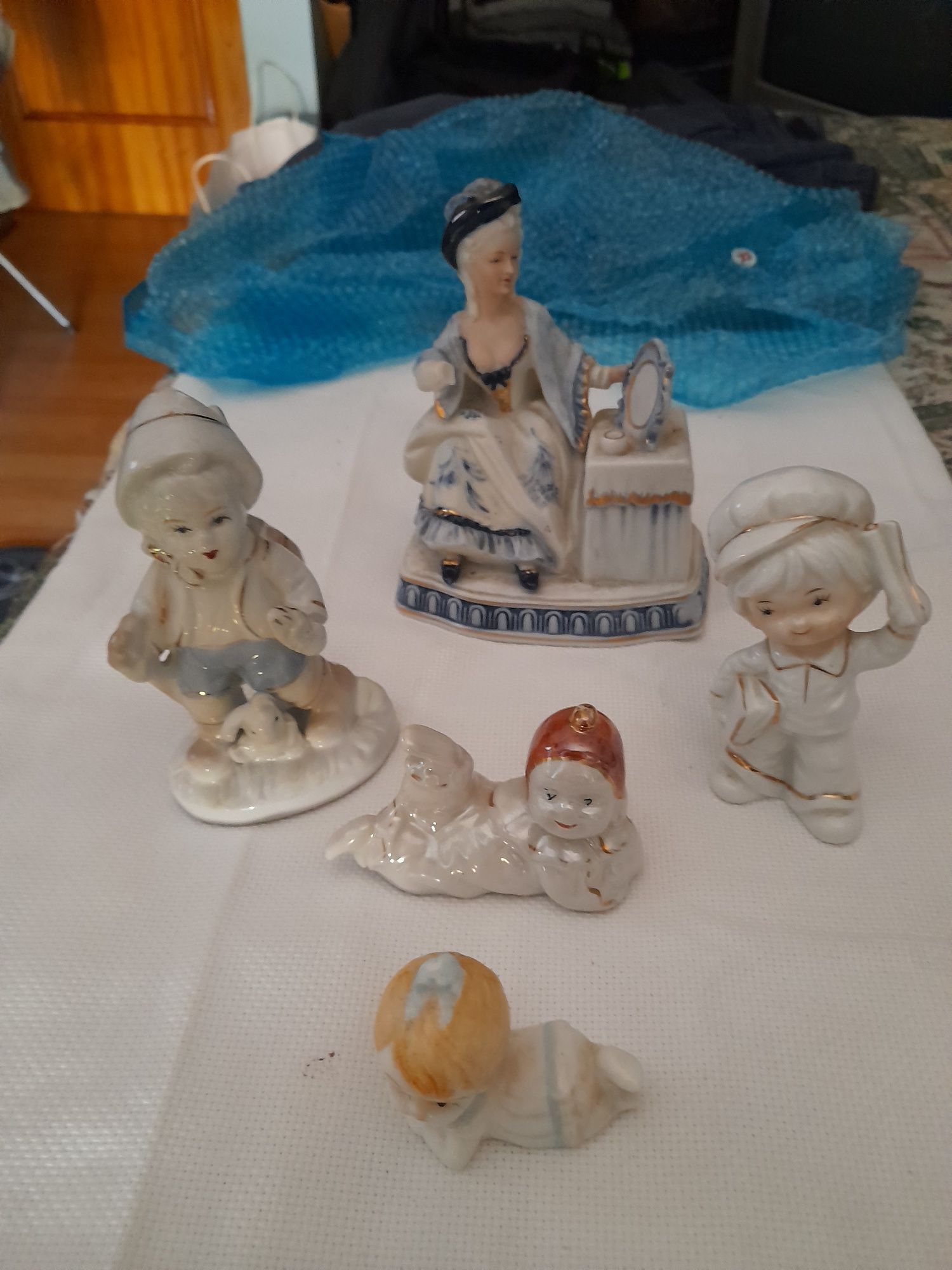 Bonecos em loiça