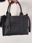 Torebka The Tote Bag Marc Jacobs, czarna, logowana, pasek