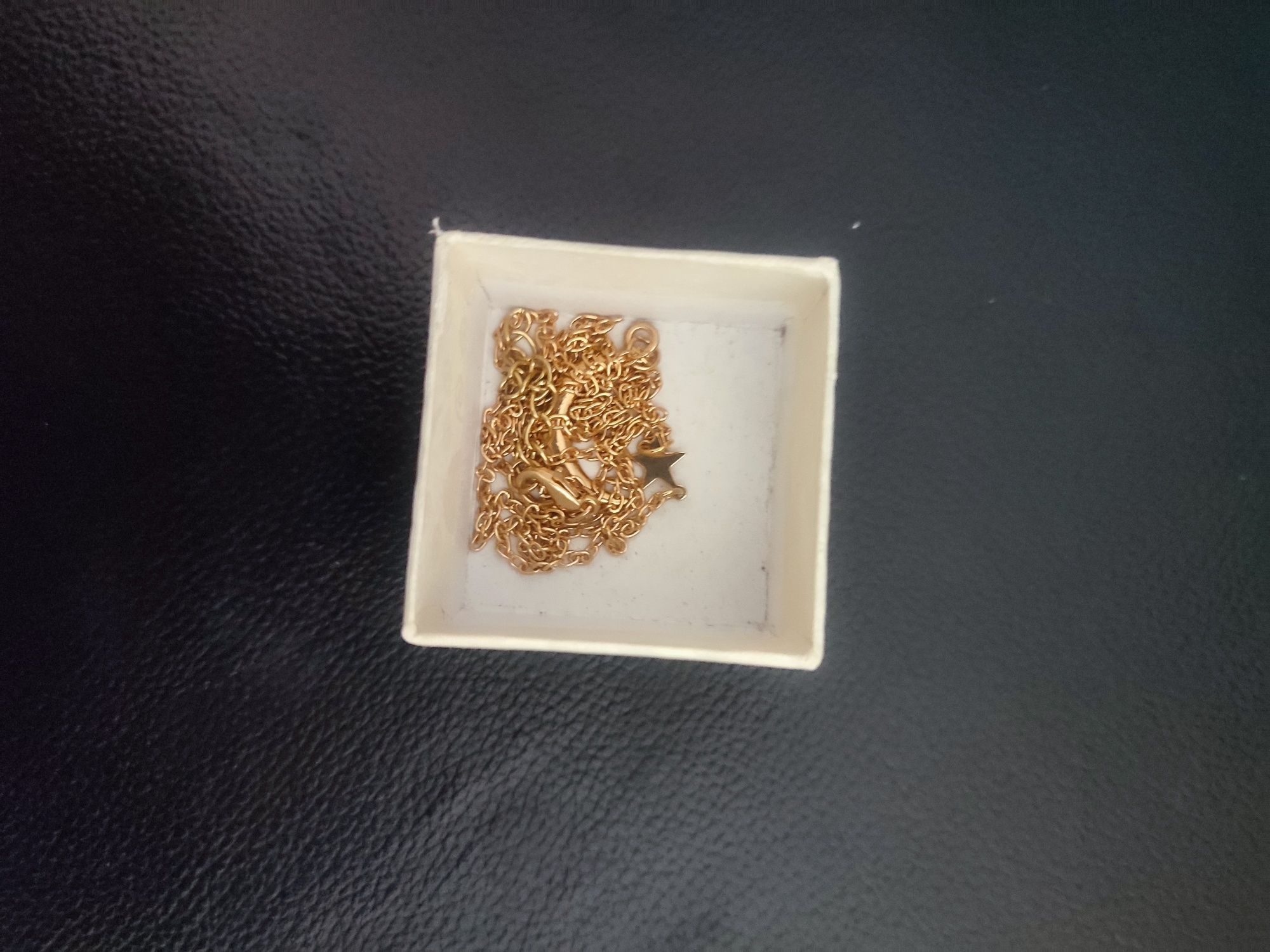 Fio dourado impecável