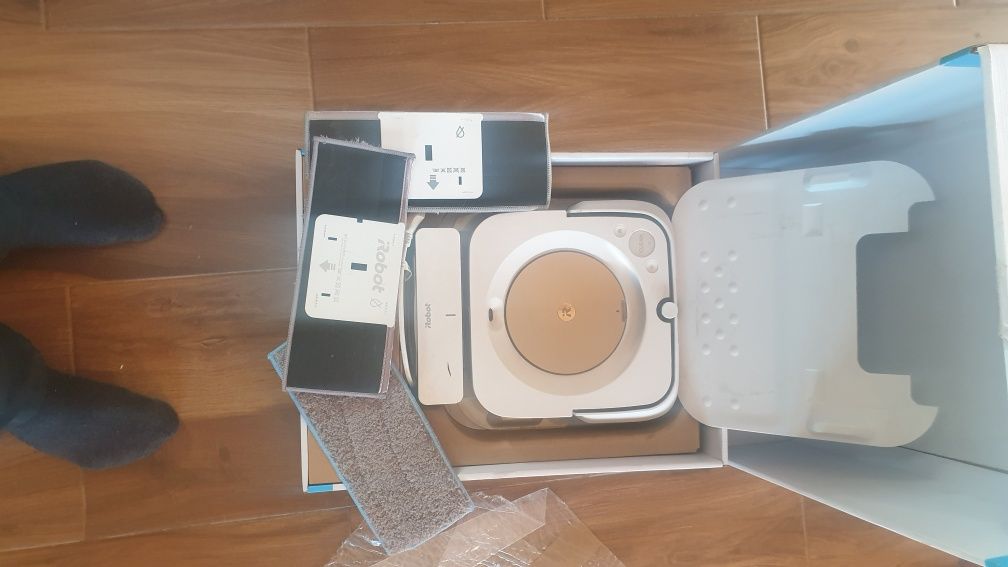 IROBOT myjący M6
