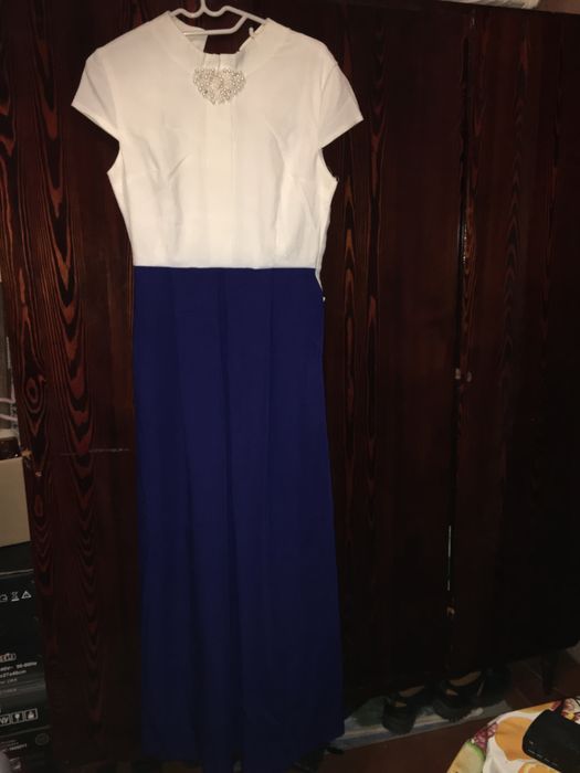 Сукня максі з брошкою