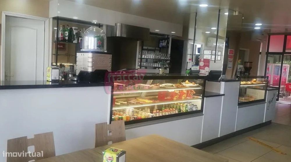 Café, restaurante, Snack bar com esplanada.