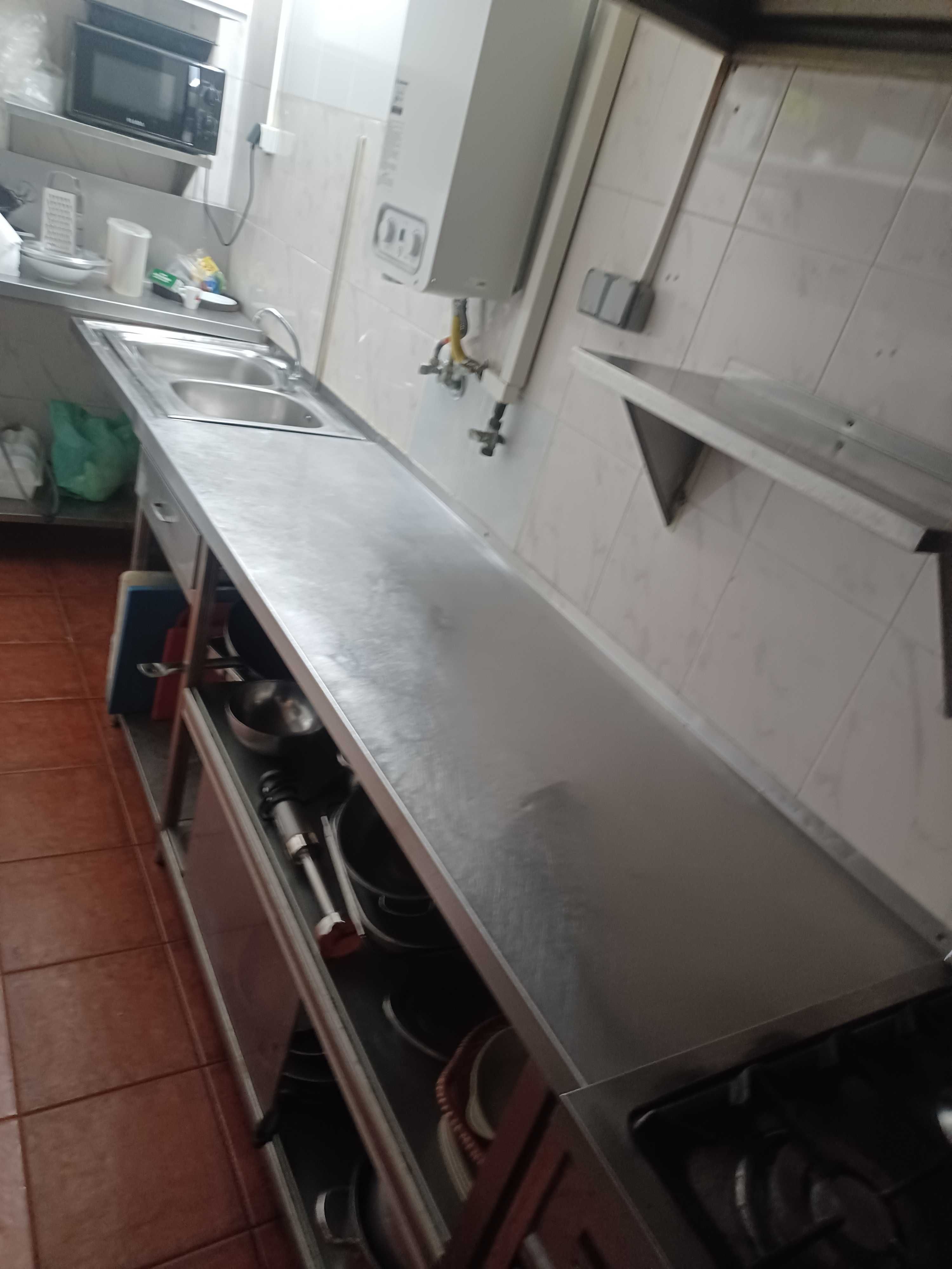 Balcão em INOX com lavatório duplo em ótimo estado de conservação