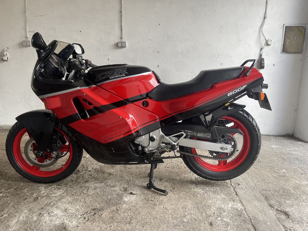 Honda CBR f1 600 cc super stan