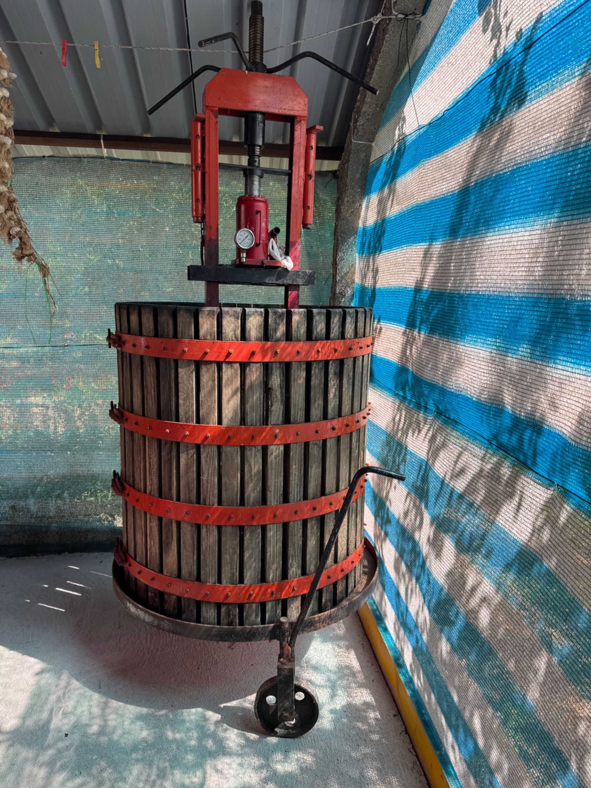 Prensa de vinho hidráulica com rodas