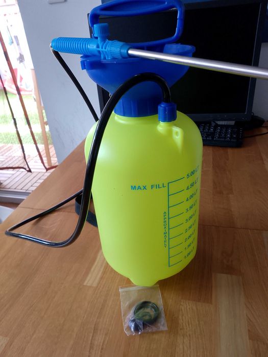 OPRYSKIWACZ ciśnieniowy ręczny ogrodowy spryskiwacz DŁUGA LANCA 5L PAS