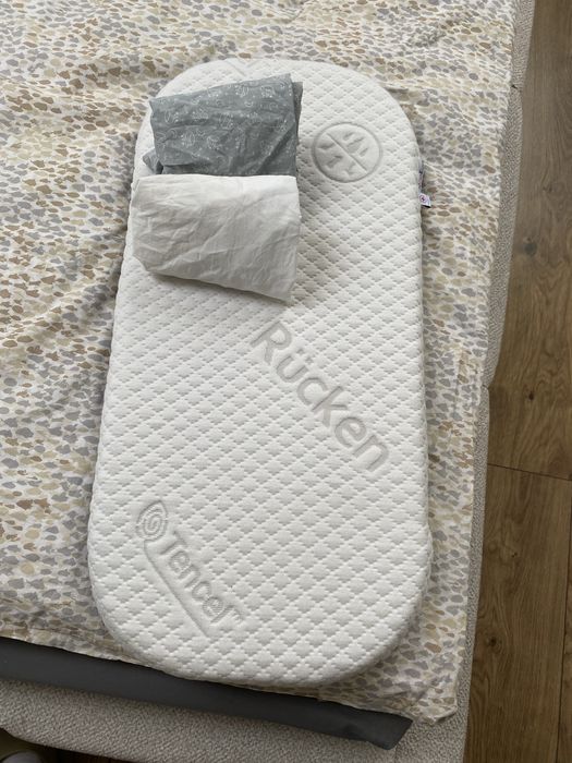 Chicco Baby Hug materacyk + 2 prześcieradła