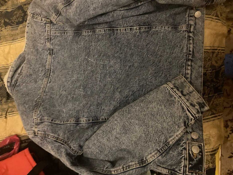 Джинсовая новая куртка Colins L