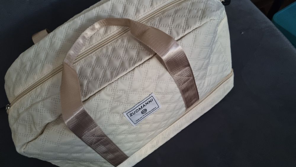 Nowa torba podróżna