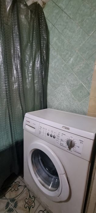 Оренда двокімнатної квартири на Таврійському . Другий поверх .