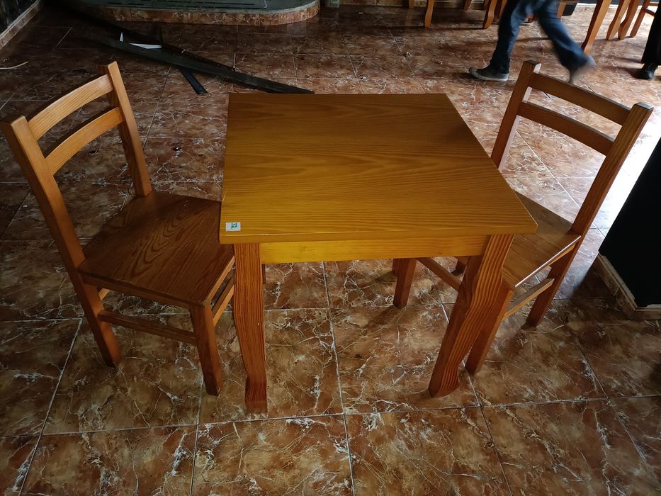 Conjunto 15 mesas 70x70 e 30 cadeiras, maciças