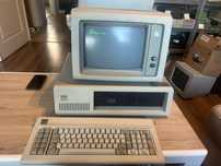 IBM 5160 . Monitor 5151, klawiatura XT F