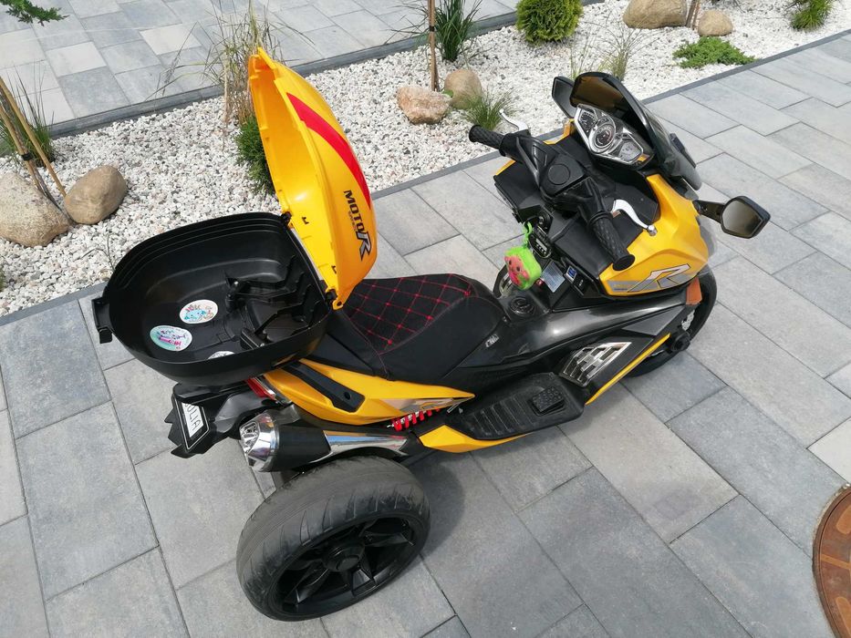 Motor akumulatorowy