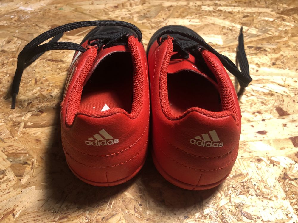 Chuteiras futsal vermelhas Adidas criança