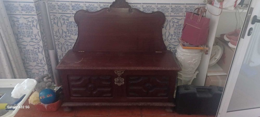 Banco arca em madeira