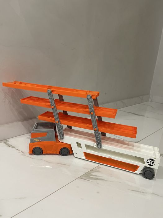 Автовоз хот вілс (вантажівка-транспортер)