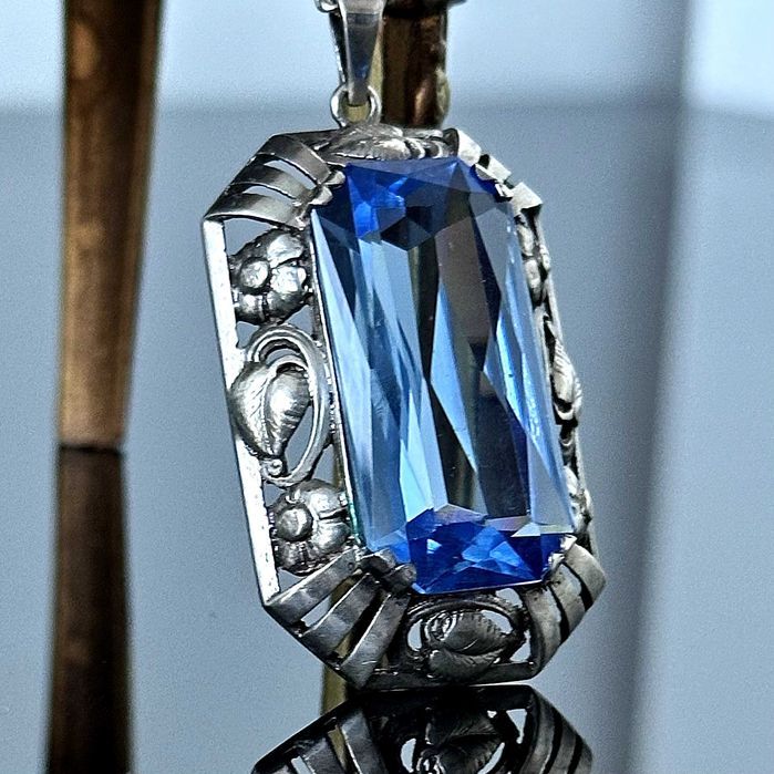 Srebrna przywieszka z Akwamarynem z około 1900r. srebro próby 835