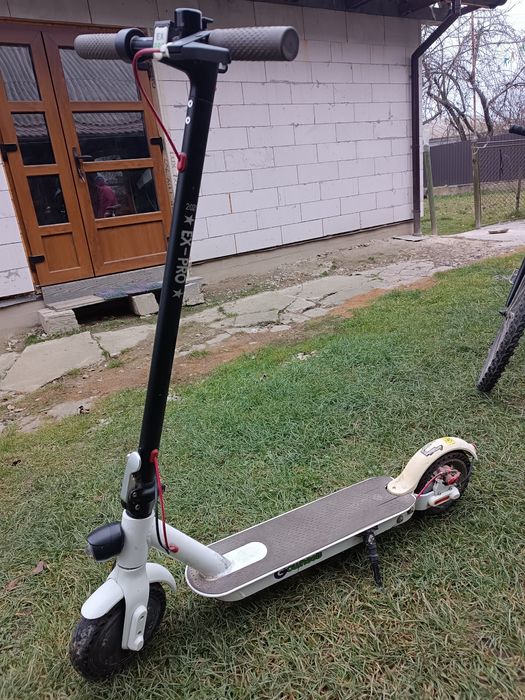 Електросамокат в гарному стані