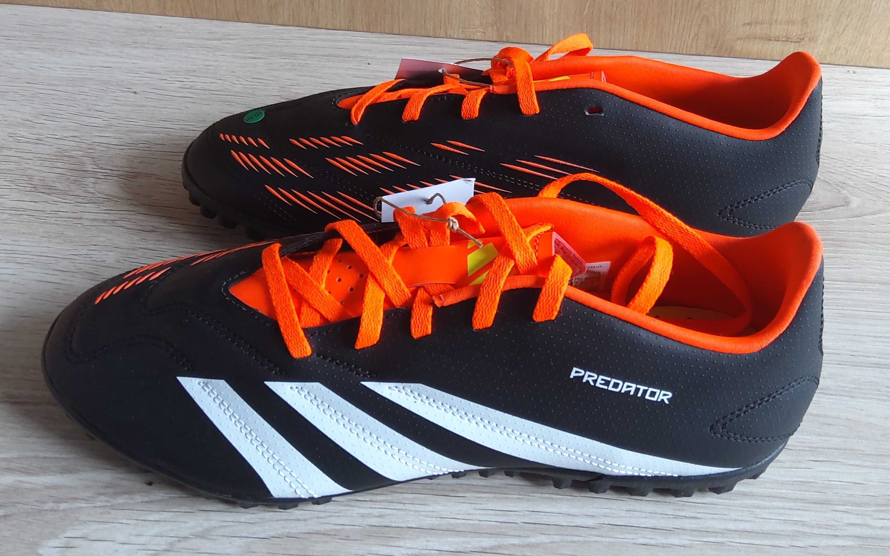 Buty do piłki nożnej ADIDAS Predator 4 TF r. 42 2/3 IG7711