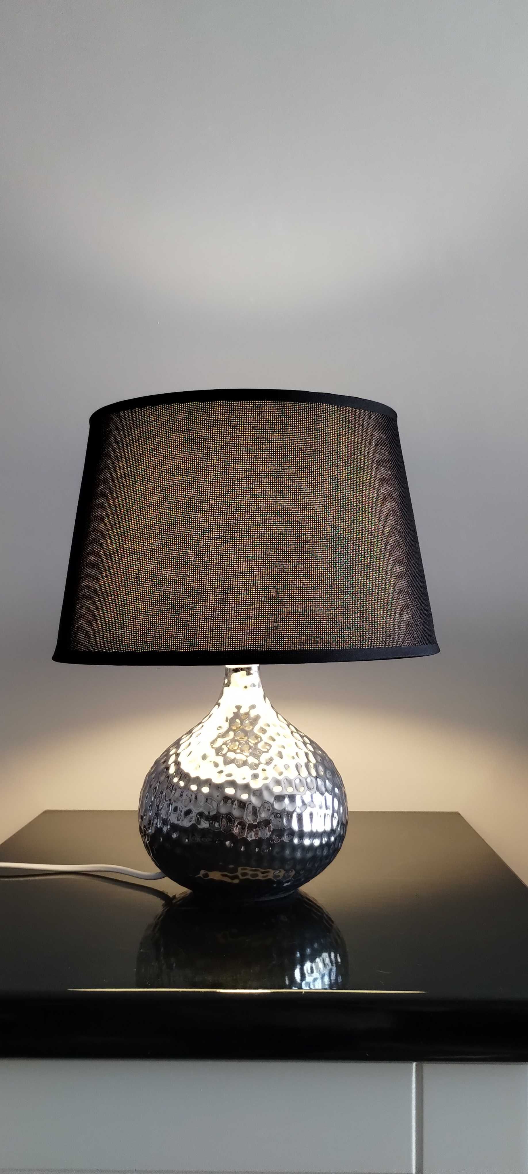 Lampa stojąca, glamour, ceramiczna, srebrna z czarnym abażurem - 38cm