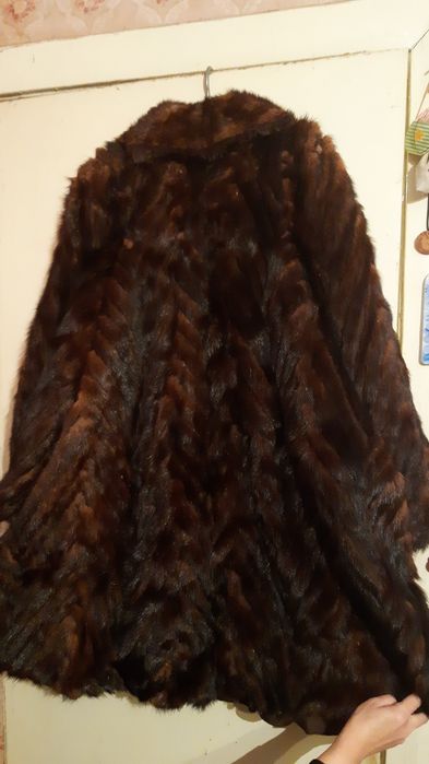 Серая шуба из козлика, и норковая шуба из  кусочков.