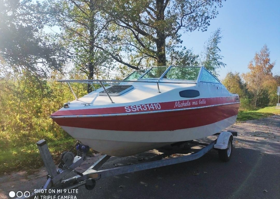 Chris Craft łódź motorowa jacht kabina