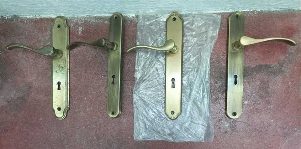 Lote Grande de Ferragens de Carpintaria