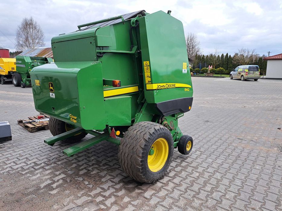 John Deere 842  prasa pasowa