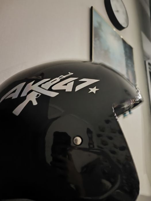 Шлем глянцевый размер M