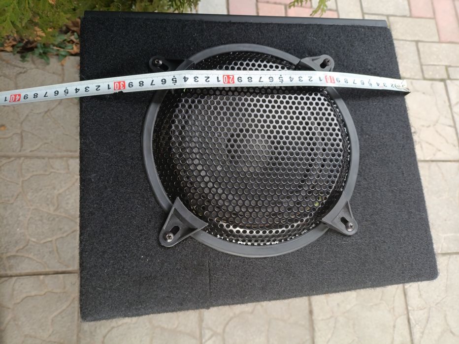 Компактный сабвуфер Sven с усилителем