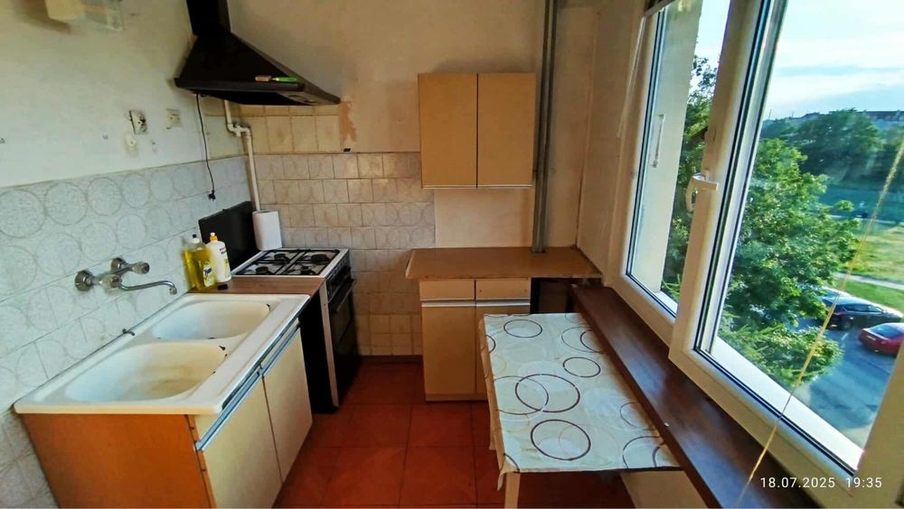 Sprzedam mieszkanie do remontu, 3 pokoje,3 piętro, 61m2, Smoczka