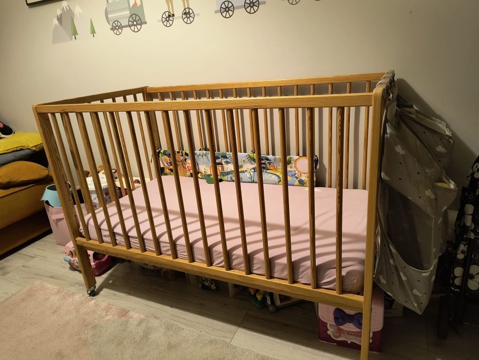 Łóżeczko dziecięce 120x60 na kółkach + materac