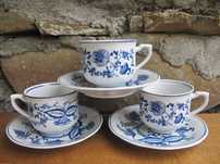 Porcelanowe Filiżanki ze spodkiem_3 szt_WZÓR CEBULOWY
