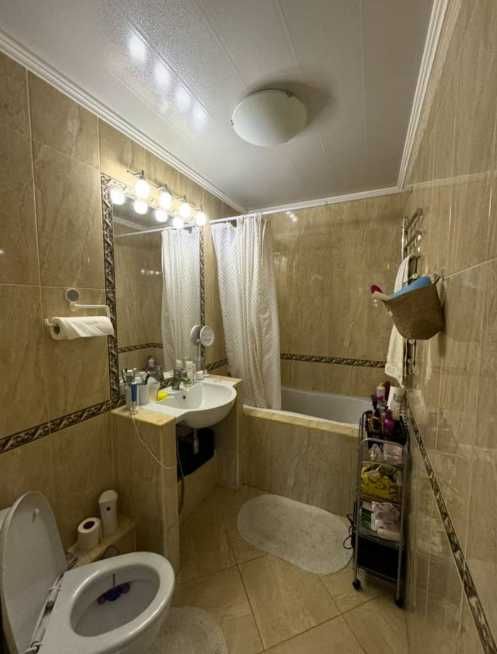 Продаж 2к квартири на вул. Квартальна буд.3 ,12 квартал. (постанови)