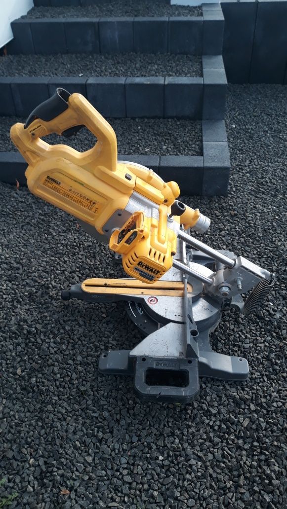 Ukośnica Dewalt DCS 777 FLEXVOLT 54 V akumulatorowa