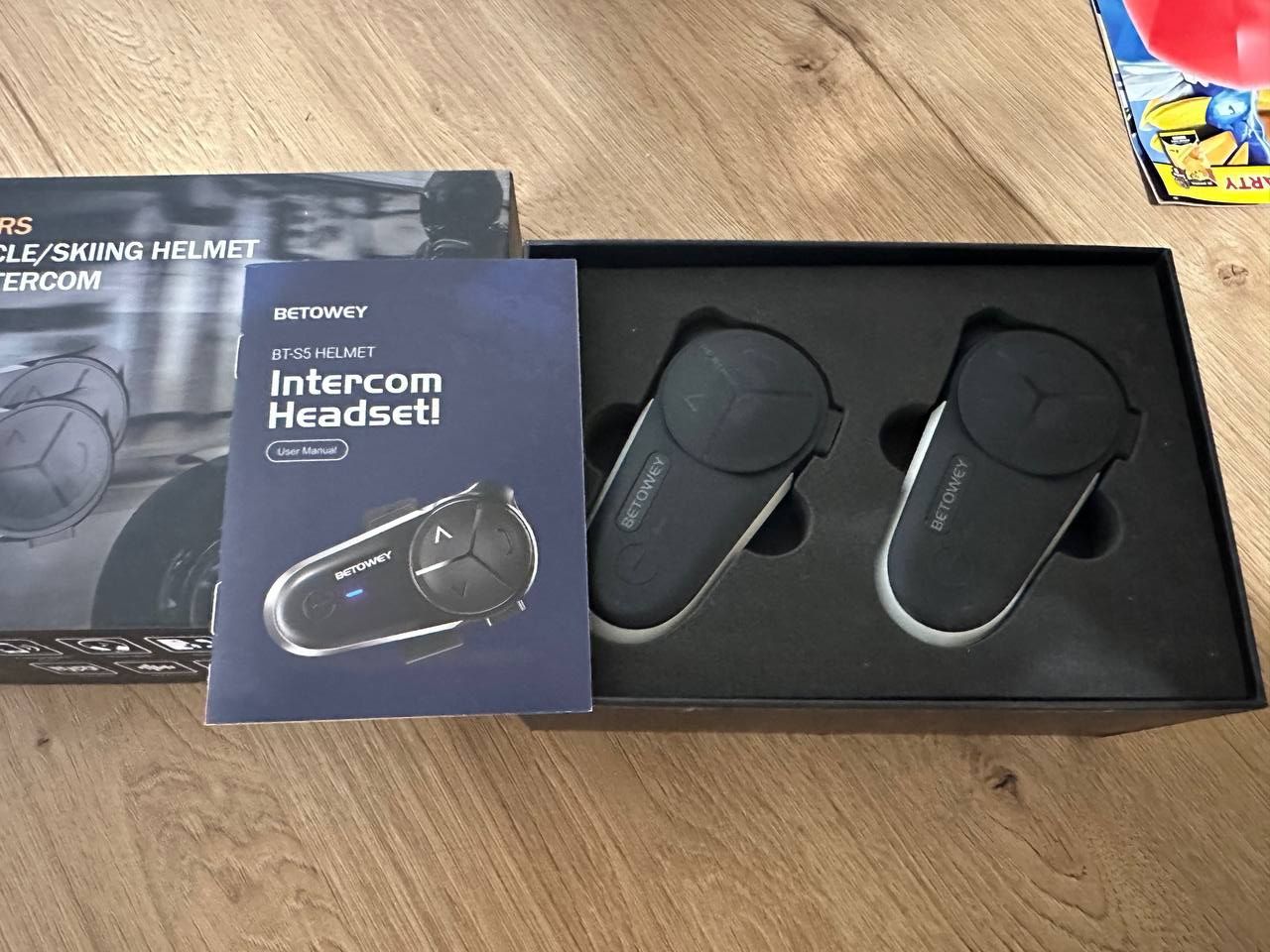 Intercom motocyklowy Betowey BT-S5 helmet