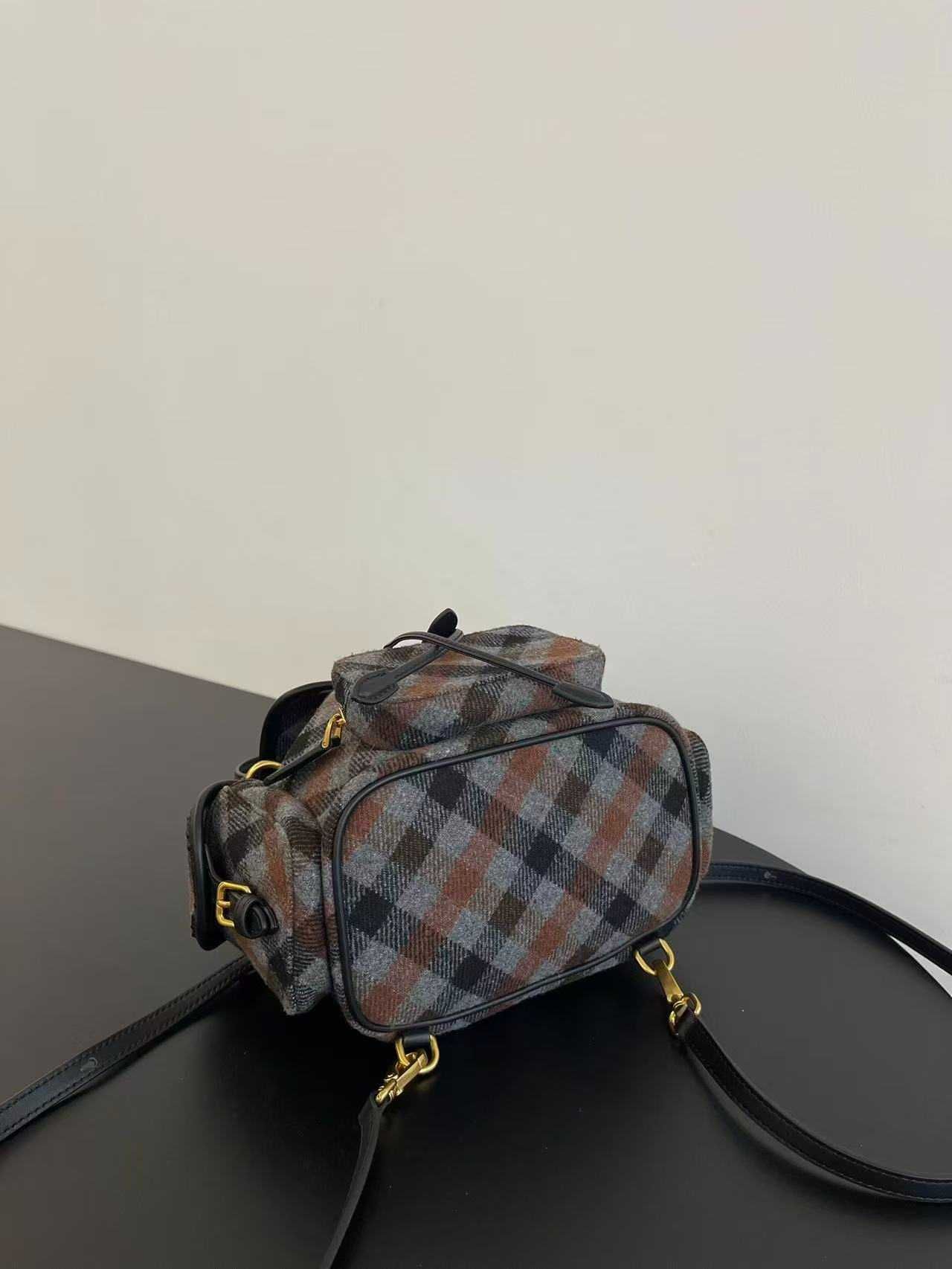 Mochila MIU MIU - Cinza Pedra