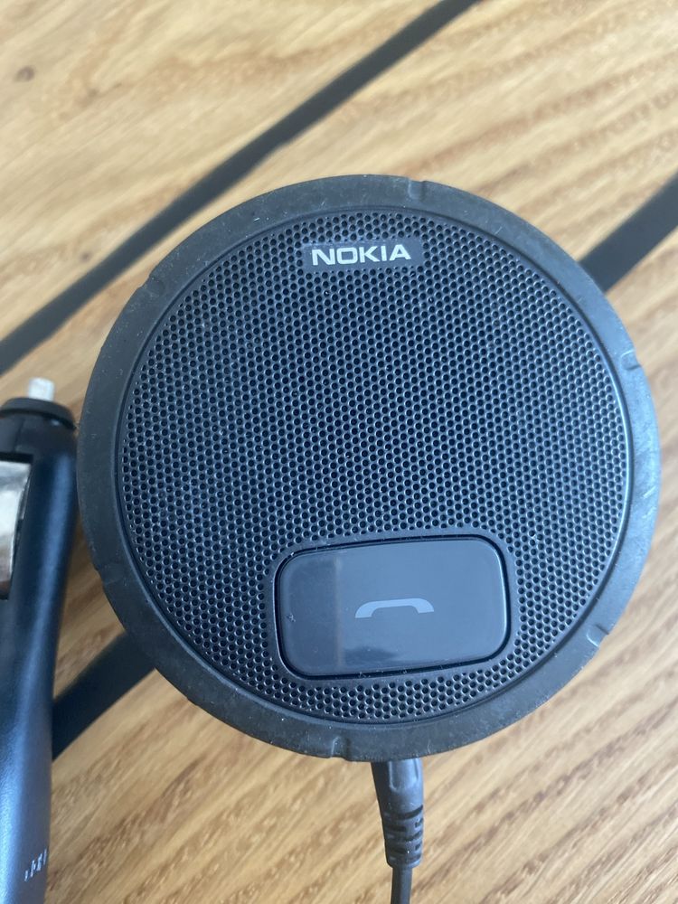 Zestaw głośnomówiący Nokia z ładowarką samochodową używany