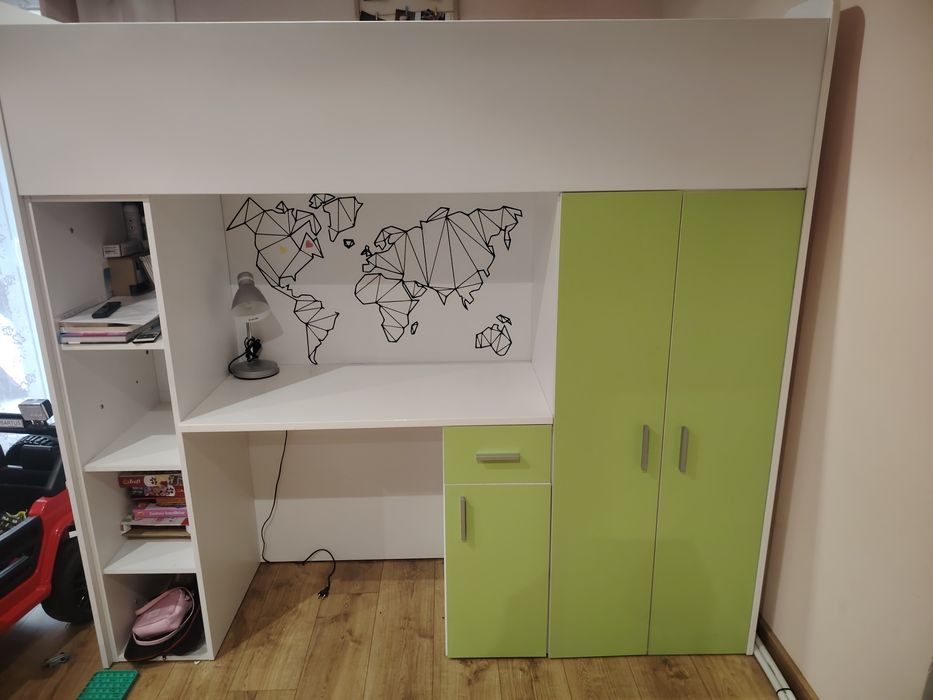 Łóżko piętrowe z biurkiem