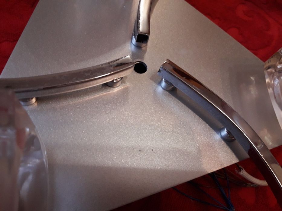 Припотолочная люстра