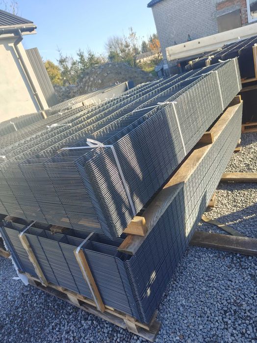 Panele ogrodzeniowe 3D, słupki ,obejmy ,mocowania do podmurówki/słupka