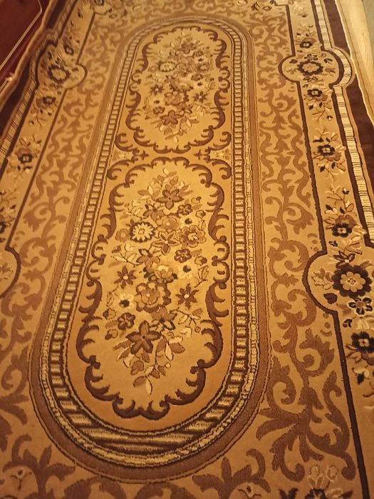 Ковер коричневый