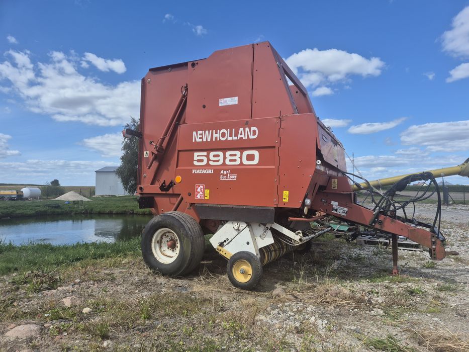 Prasa belujaca New Holland 5980 Claas john deere Welger