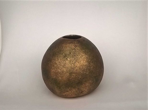 Декоративна ваза ручної роботи імітована під стару бронзу
