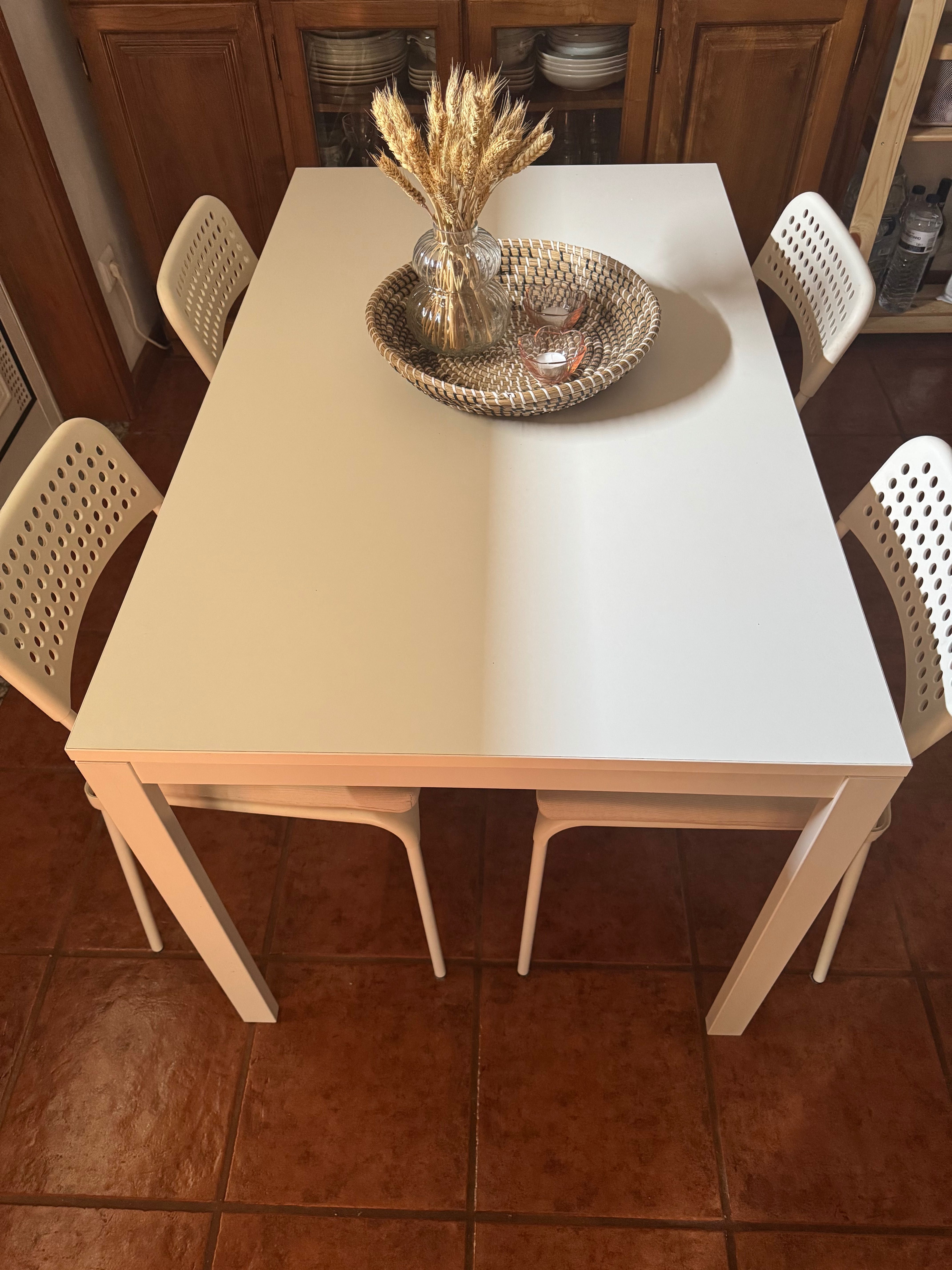 Conjunto de mesa com 4 cadeiras ikea