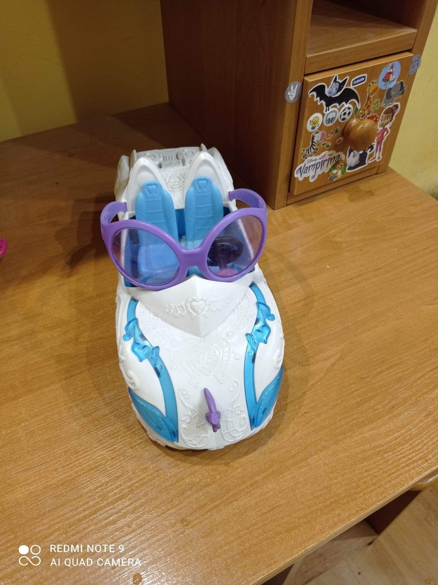 Samochód monster hay