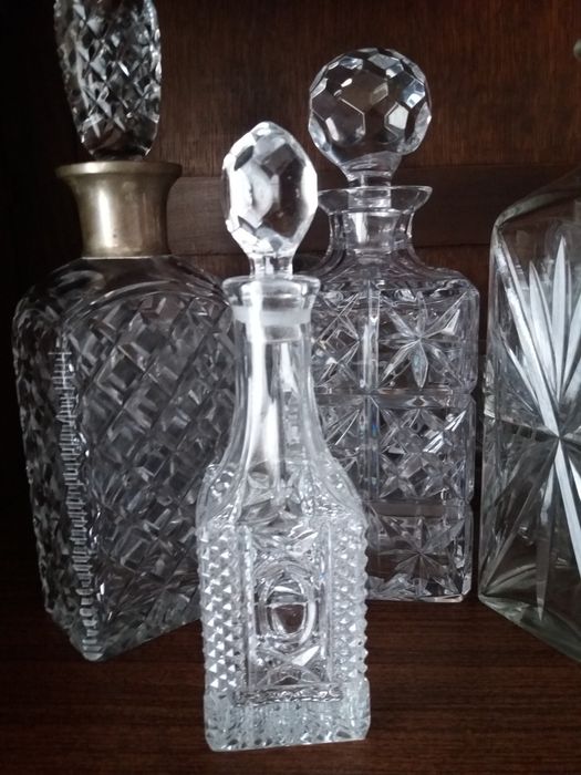 Garrafa rara de coleção muito bonita com relevos vintage cristal