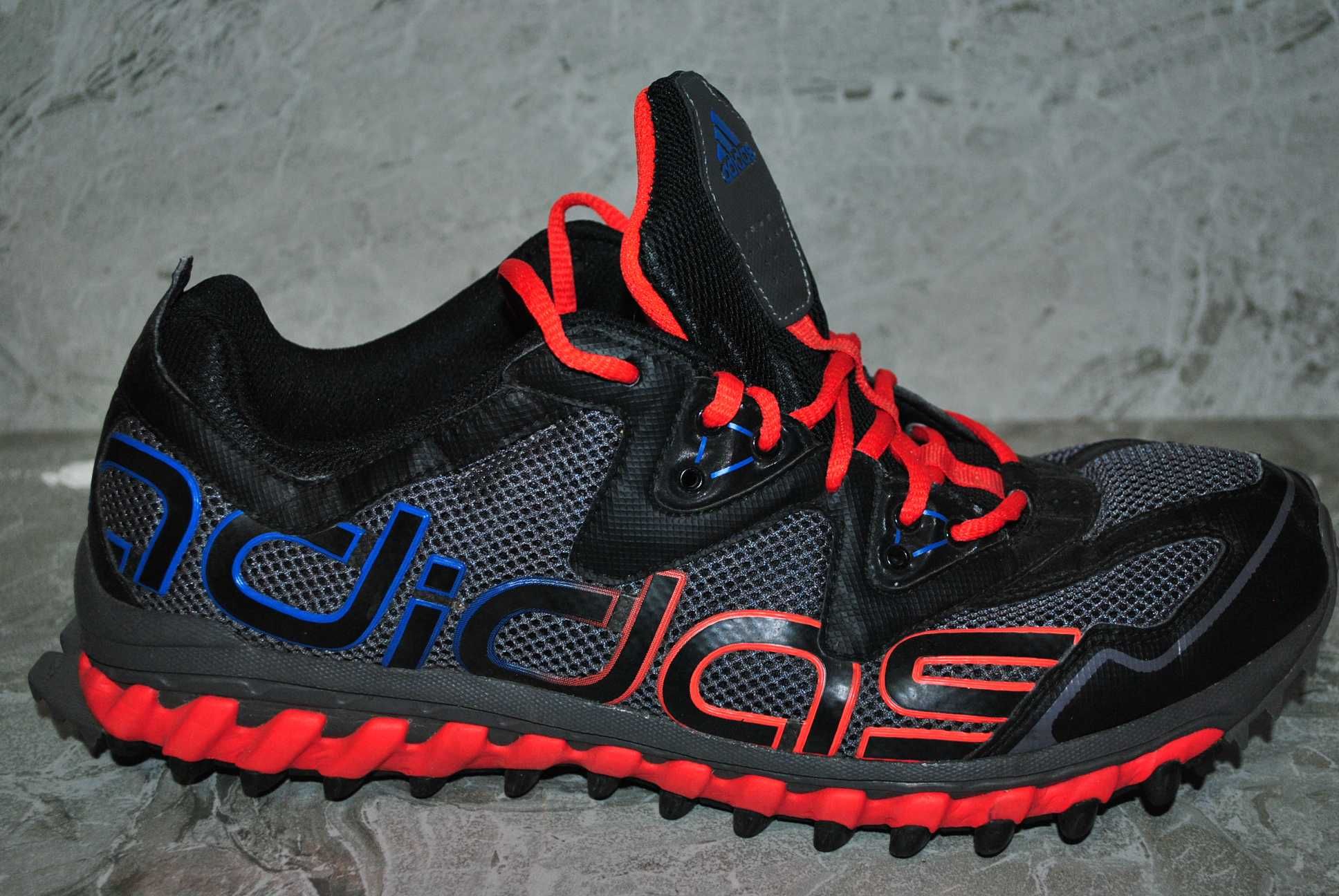 adidas спорт кроссовки 46 р