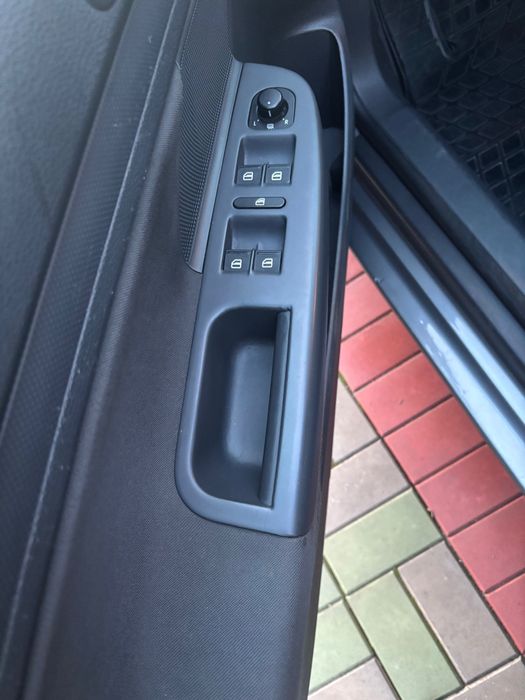 Продам Volswagen Golf 5 1.6 MPI